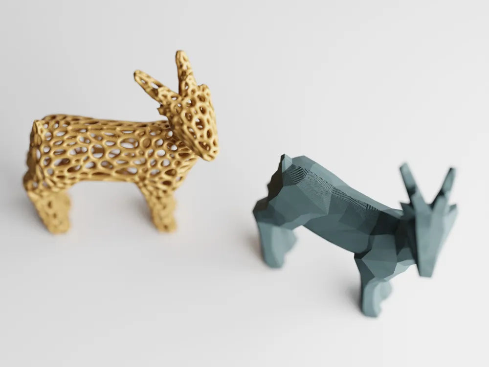 Christmas Deer / Voronoi and Low Poly Style