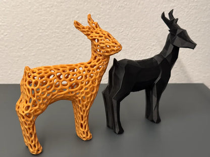 Christmas Deer / Voronoi and Low Poly Style