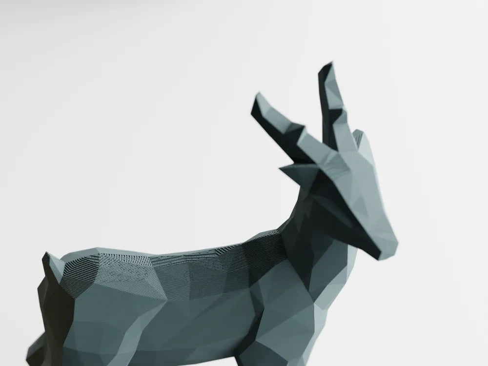 Christmas Deer / Voronoi and Low Poly Style
