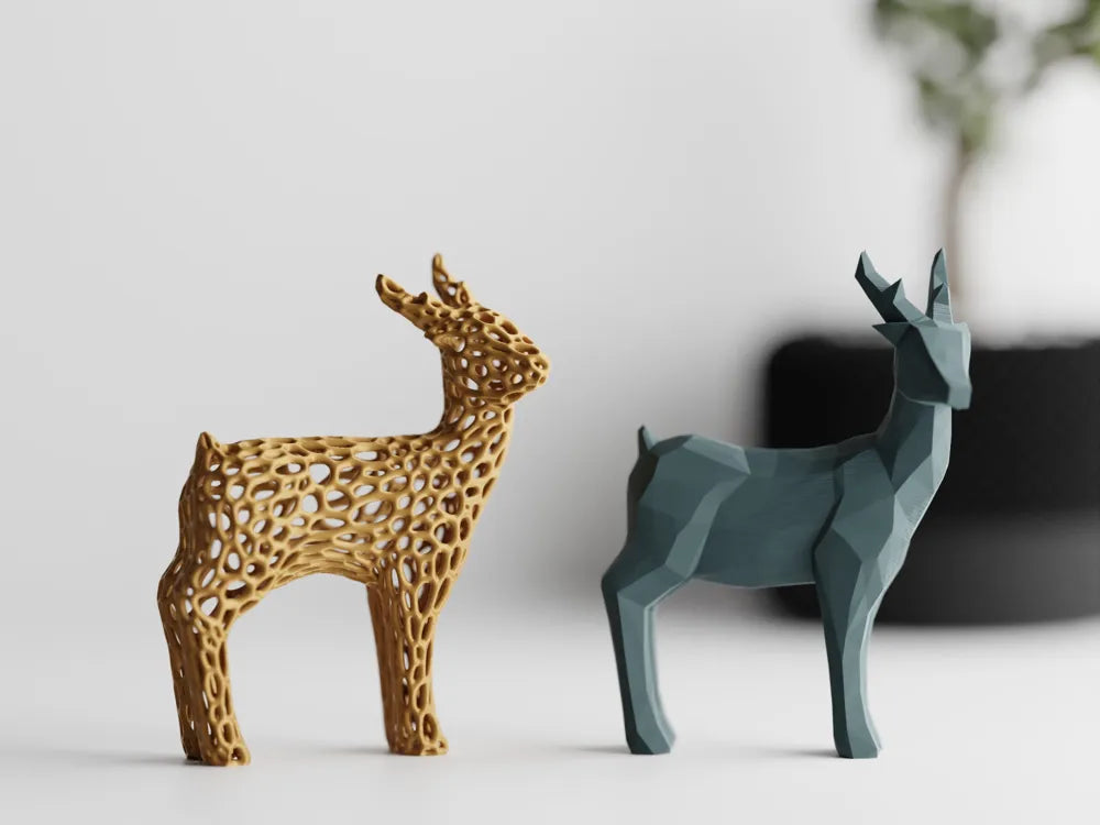 Christmas Deer / Voronoi and Low Poly Style