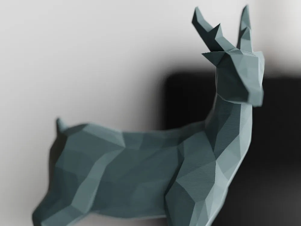 Christmas Deer / Voronoi and Low Poly Style