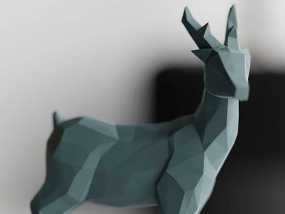 Christmas Deer / Voronoi and Low Poly Style